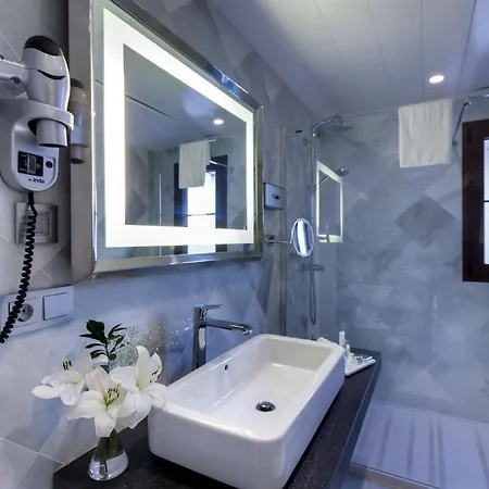 Hotell Nh Collection Amistad 4*