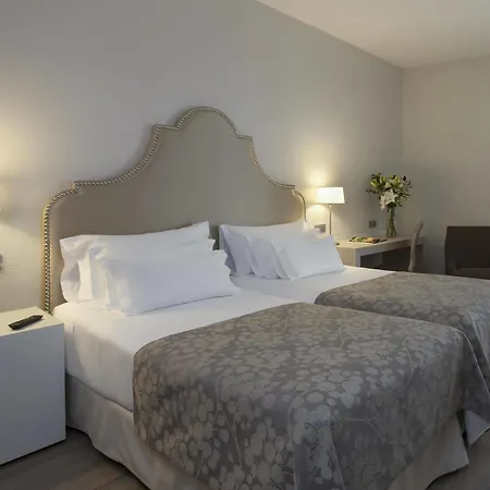 Nh Collection Amistad Hotell 4*